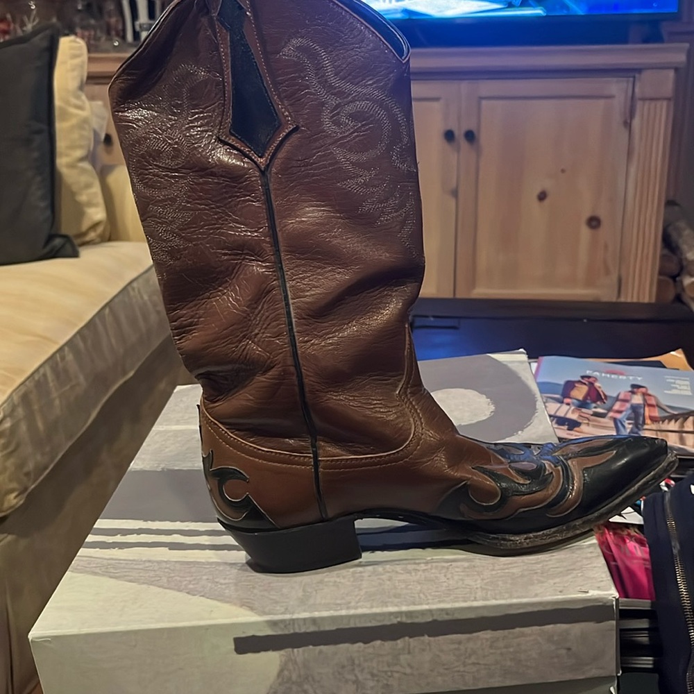 Larry Mahan authentic cowboy boots. Brown and black leather size 8B
